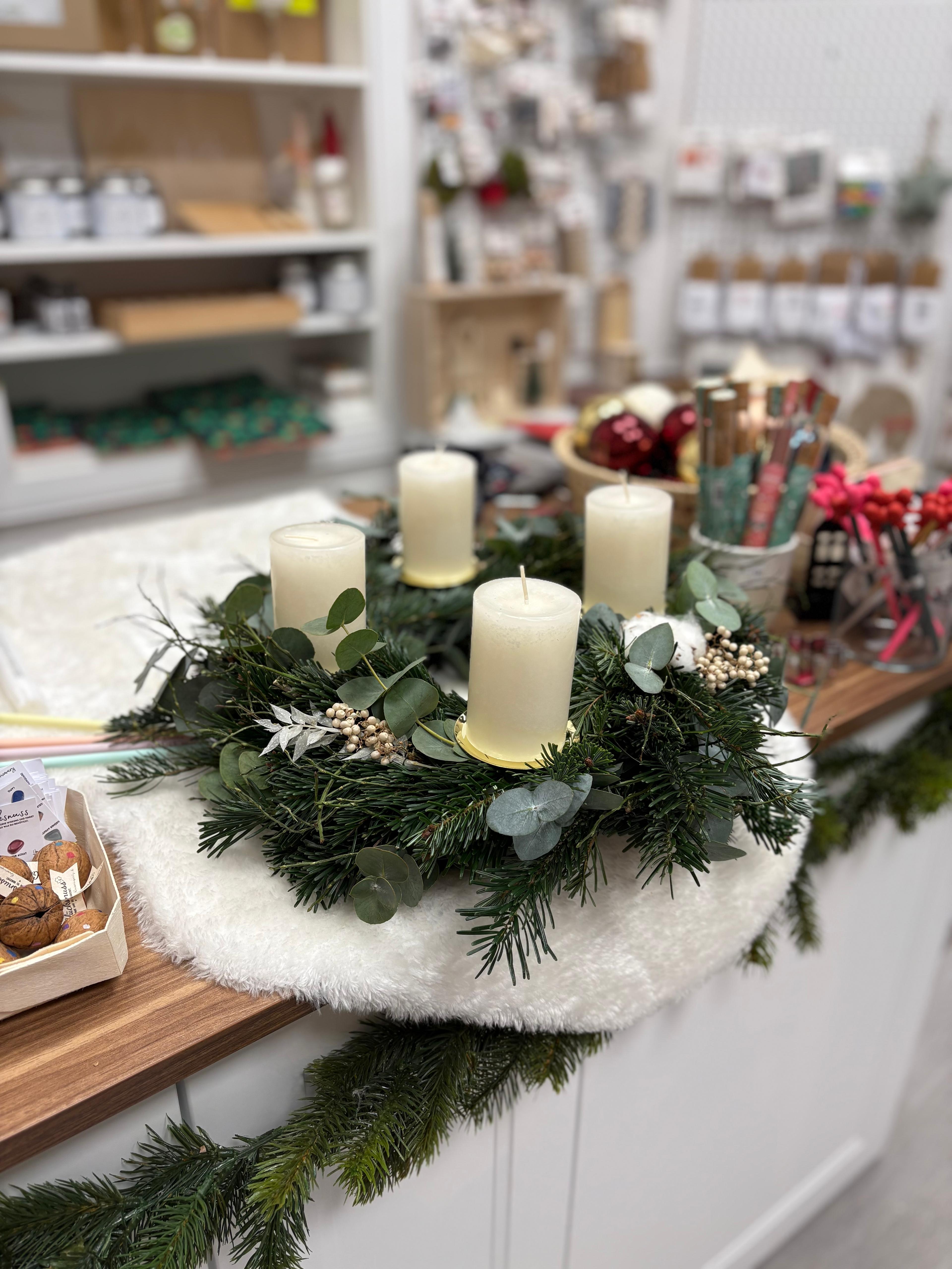 Adventskranz binden mit Kindern – Kreativer Familien-Workshop in Frankfurt | Weihnachtliches Basteln & Deko inklusive
