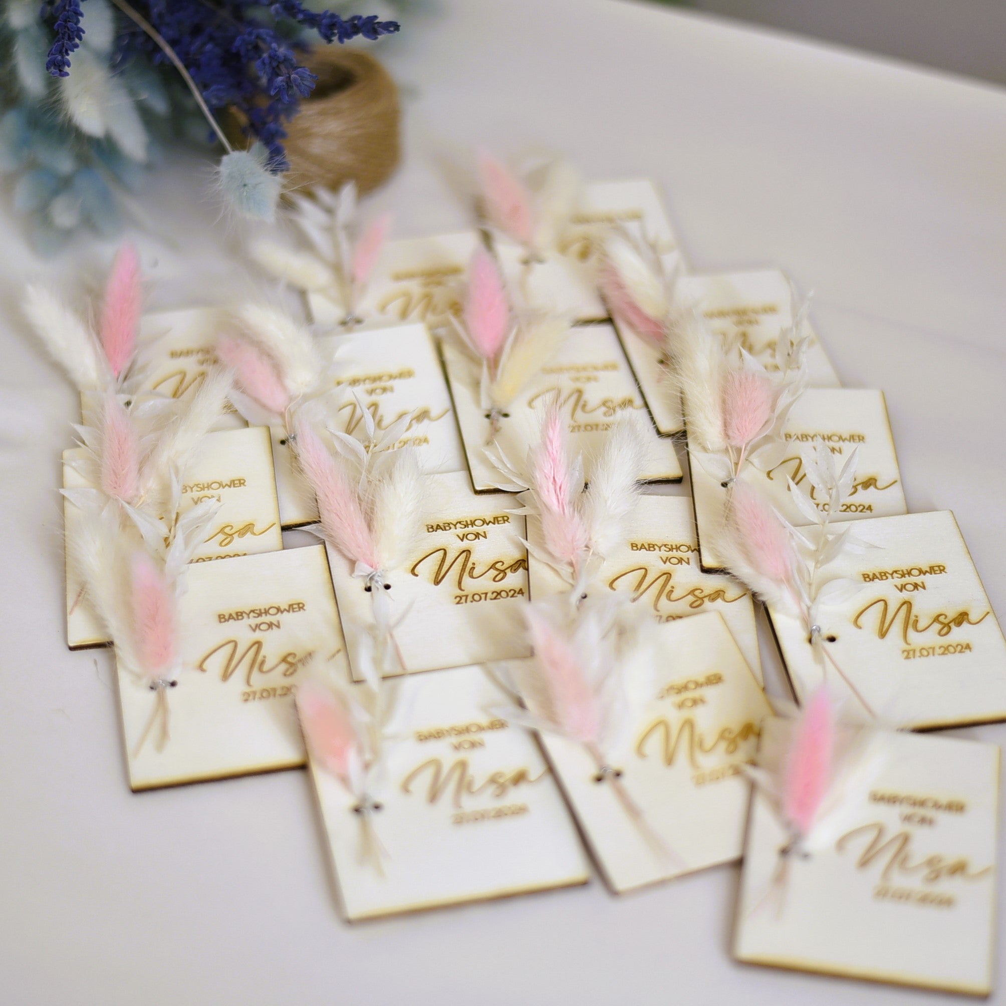 Holzkarten mit Trockenblumen | Gastgeschenk | Aufmerksamkeit