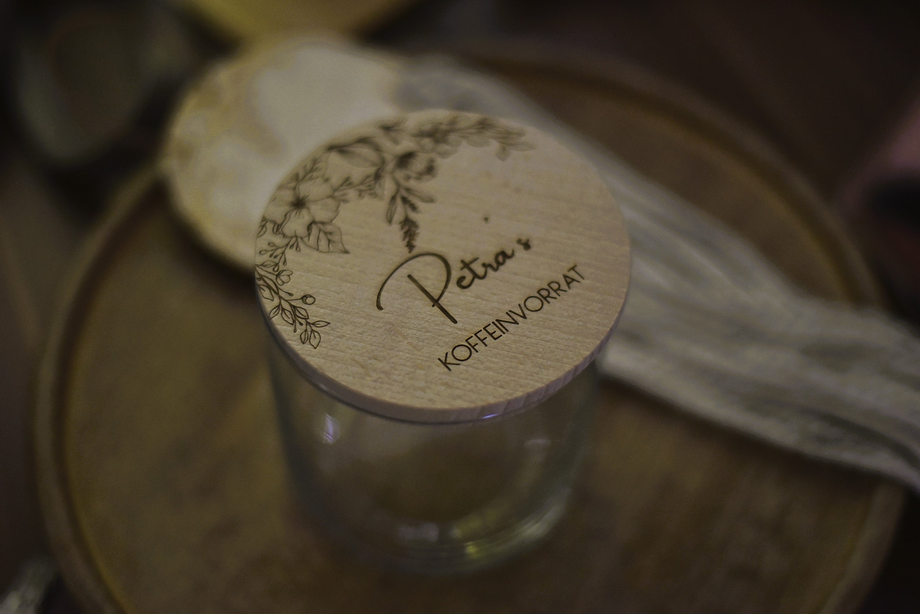 Koffeinvorrat | personalisiertes Aufbewahrungsglas | Geschenk zum Abschied Kindergarten, Kita | Glas mit graviertem Holzdeckel