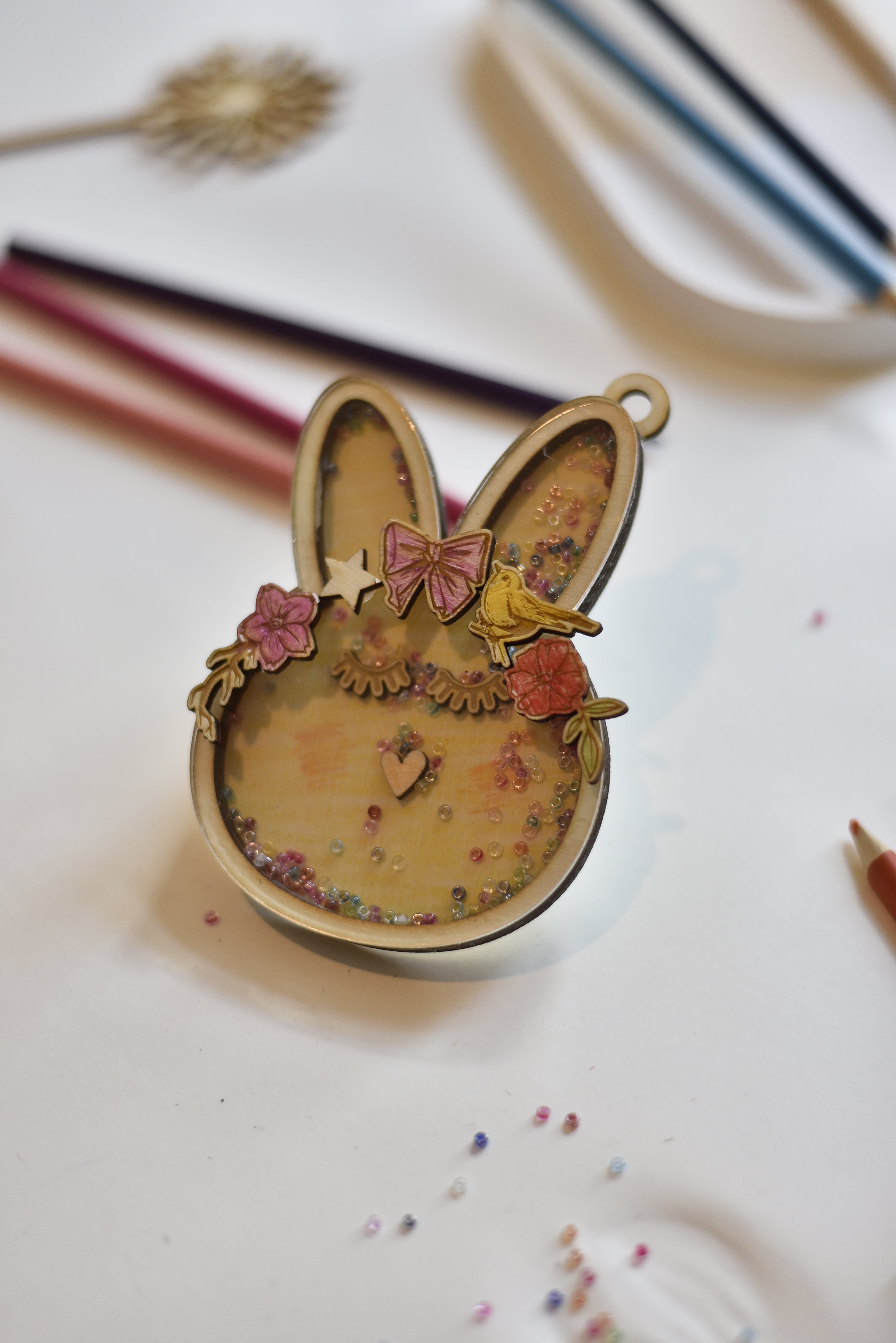 Osterhase-Schüttelanhänger | Bastelset | DIY-Set ab 4 Jahren geeignet