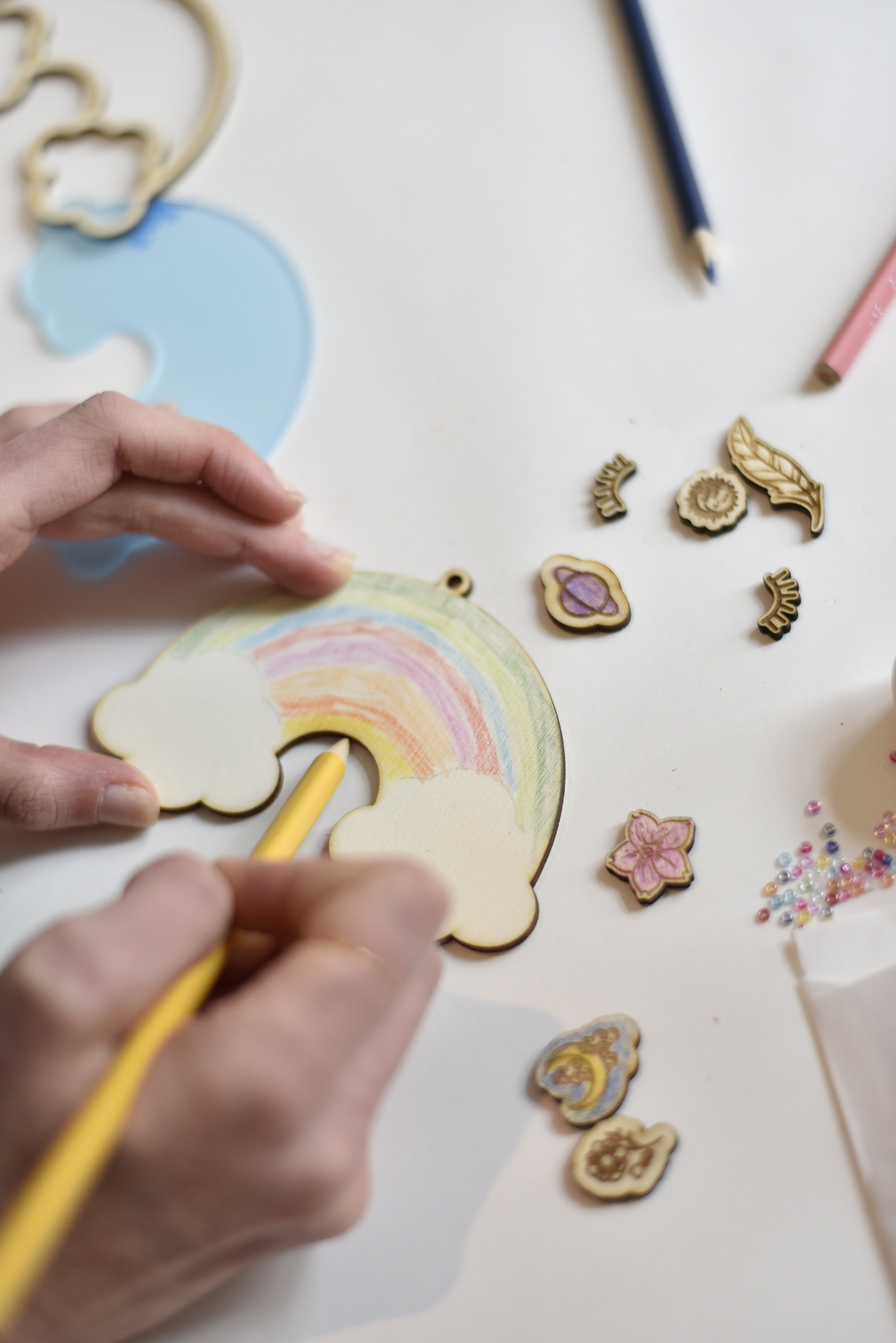 Rainbow-Schüttelanhänger | Bastelset | DIY-Set ab 4 Jahren geeignet