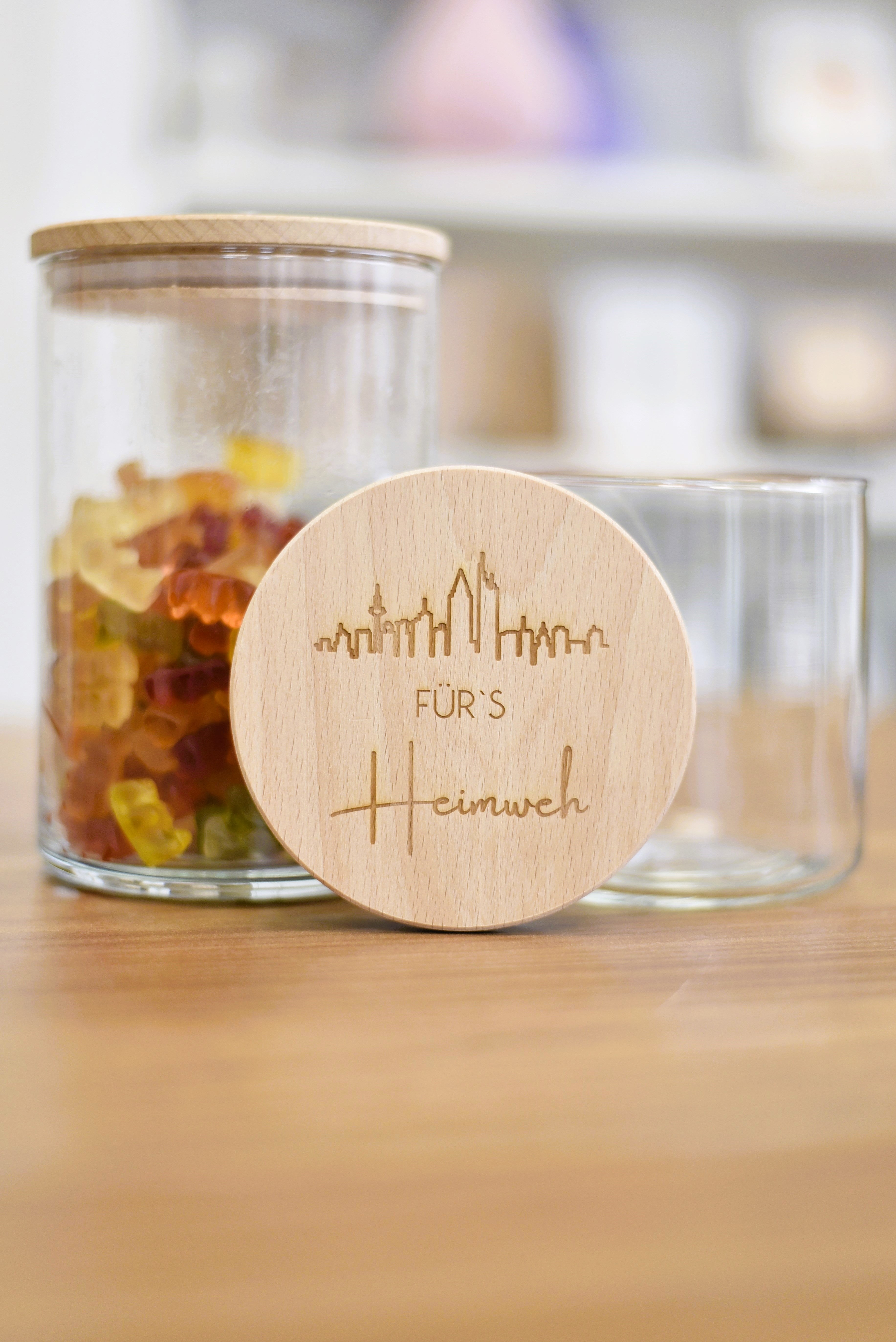 Für´s Heimweh | Vorratsglas | Frankfurter Skyline | Geschenk zum Abschied | Glas mit graviertem Holzdeckel | Auslandssemester | Umzug