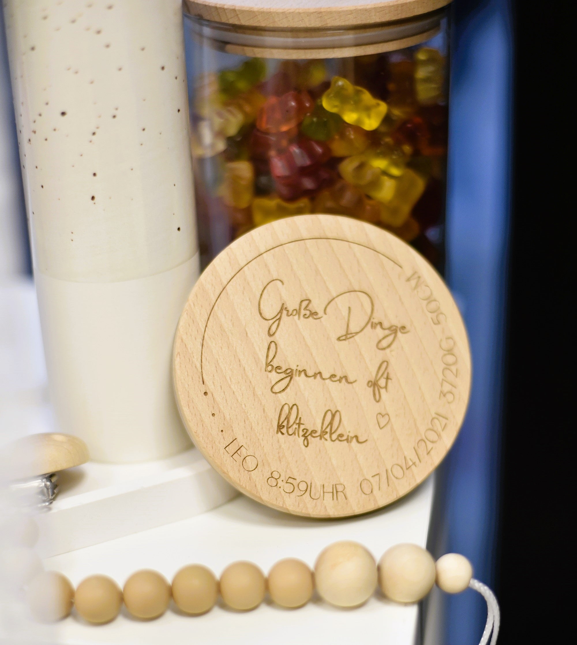 personalisiertes Aufbewahrungsglas | Große Dinge beginnen oft klitzeklein | Geschenk zum Abschied Kindergarten, Kita | Glas mit graviertem Holzdeckel