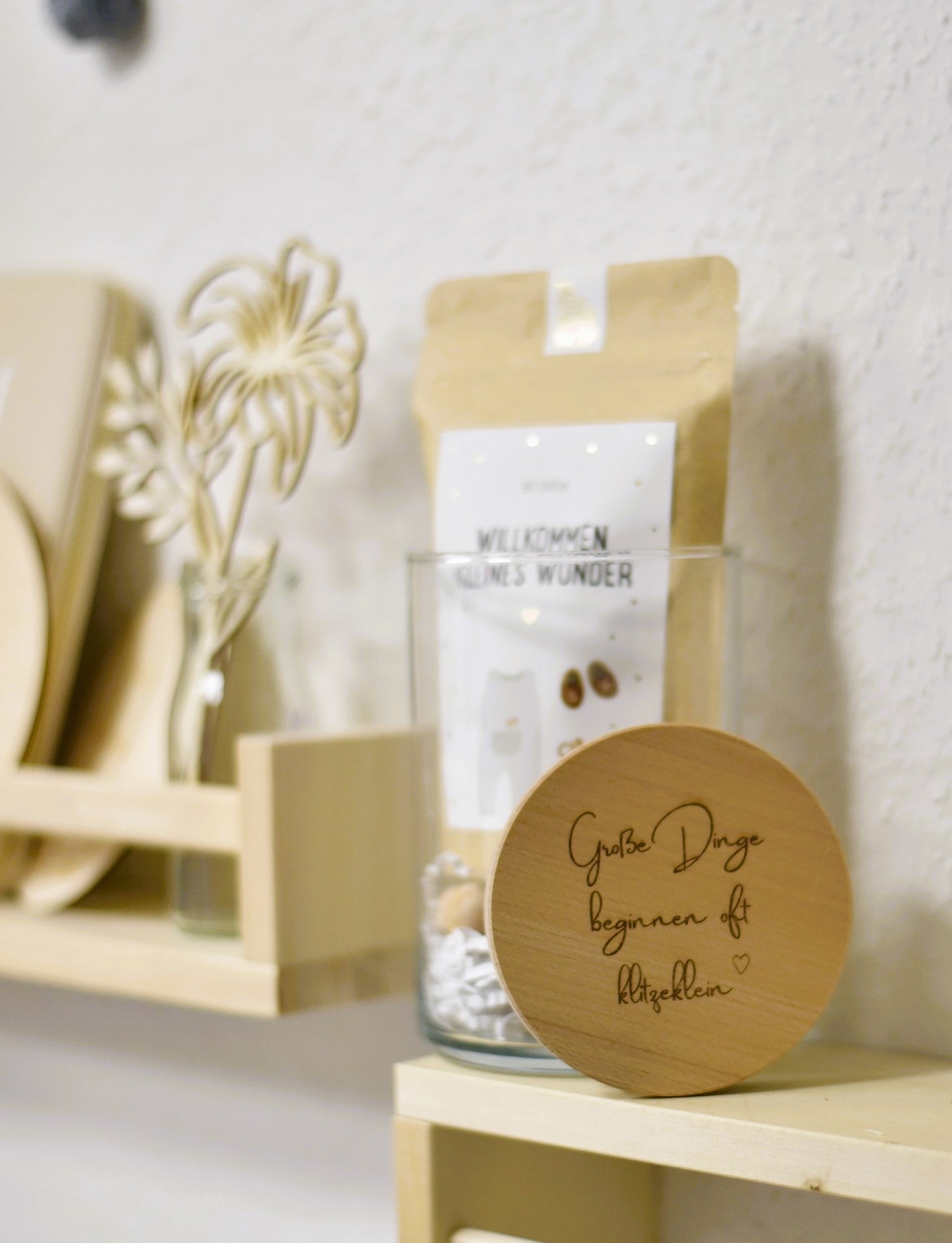 Vorratsglas | Große Dinge beginnen oft klitzeklein | Geschenk zum Abschied Kindergarten, Kita | Glas mit graviertem Holzdeckel