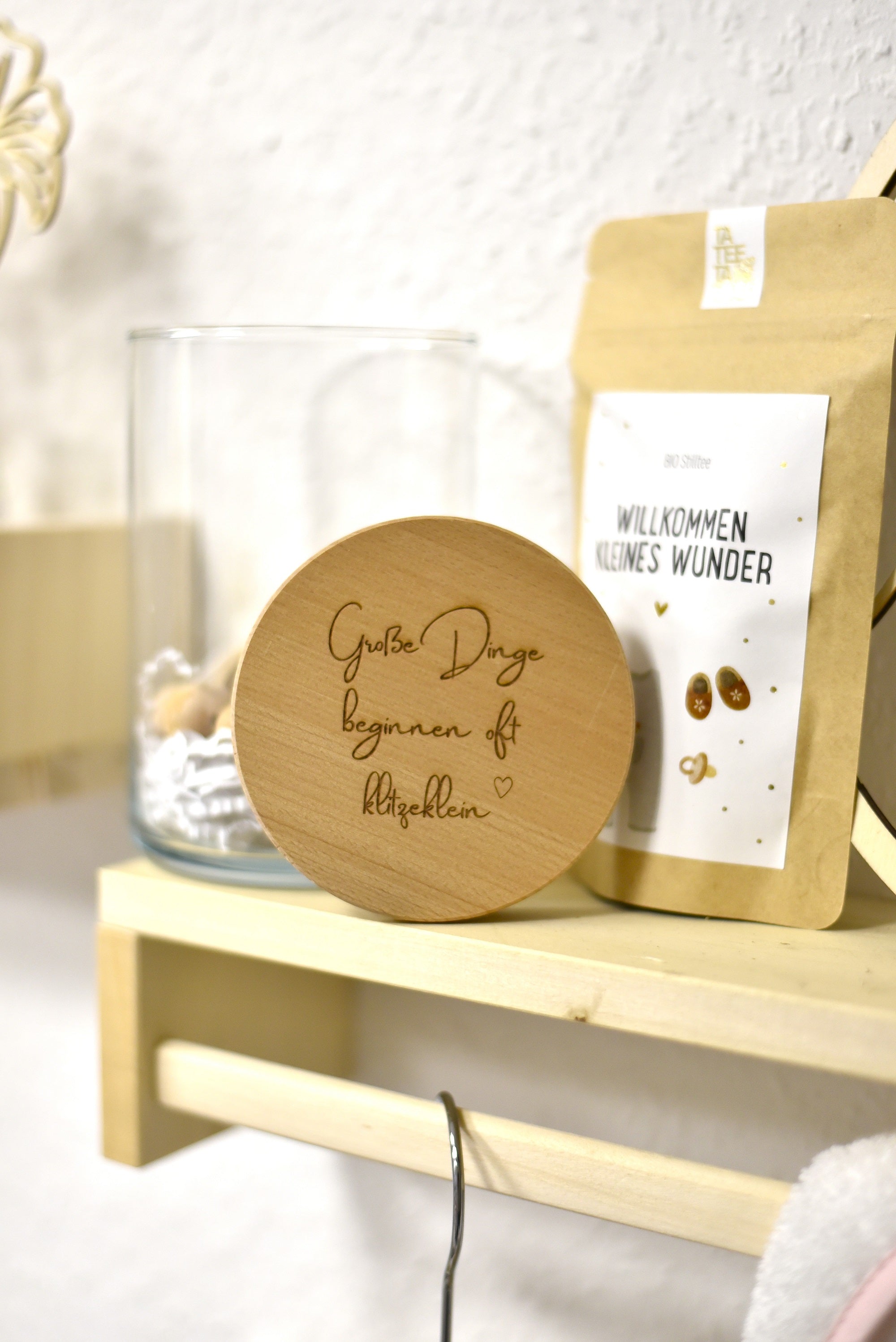 Vorratsglas | Große Dinge beginnen oft klitzeklein | Geschenk zum Abschied Kindergarten, Kita | Glas mit graviertem Holzdeckel