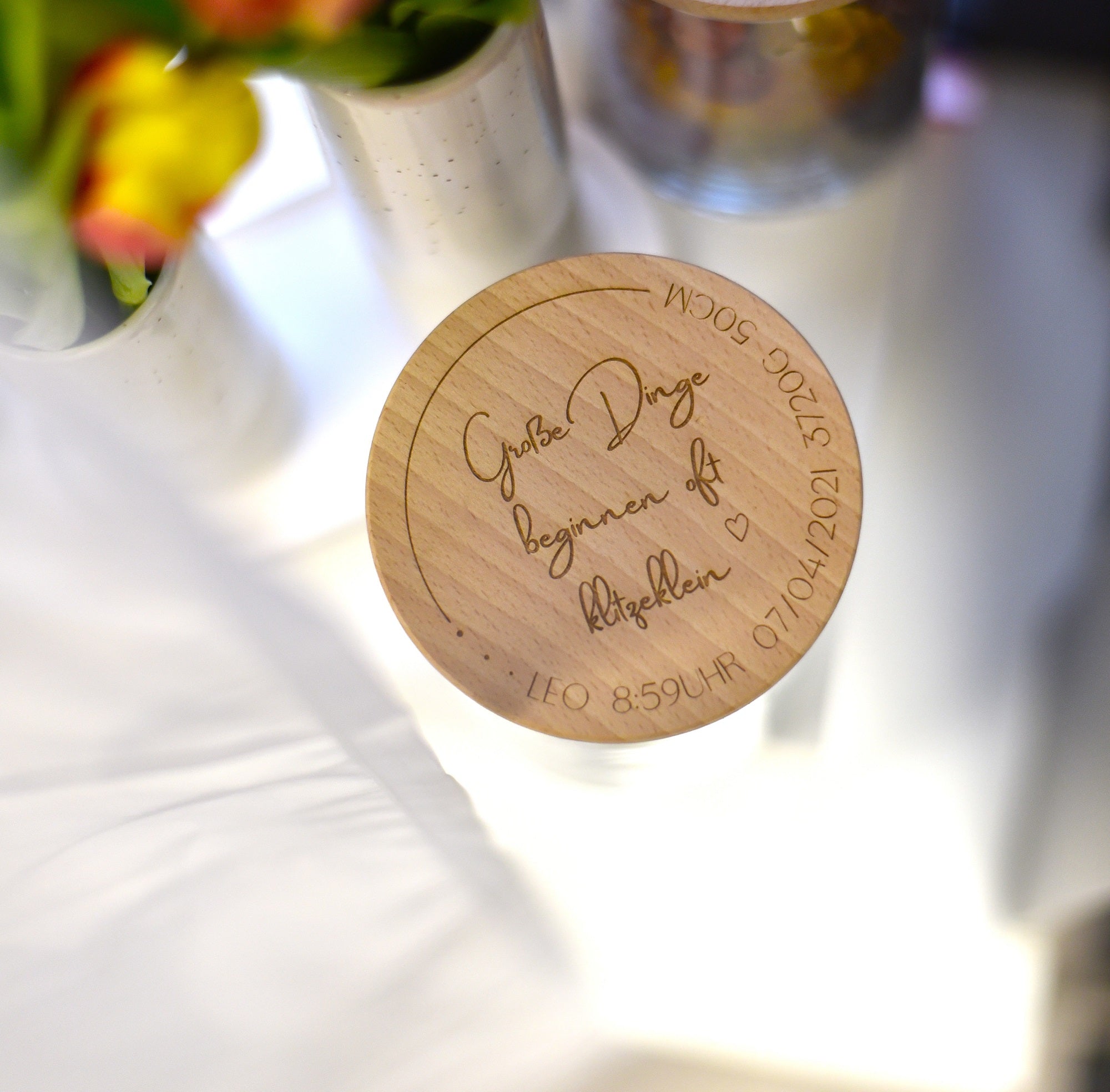 personalisiertes Aufbewahrungsglas | Große Dinge beginnen oft klitzeklein | Geschenk zum Abschied Kindergarten, Kita | Glas mit graviertem Holzdeckel