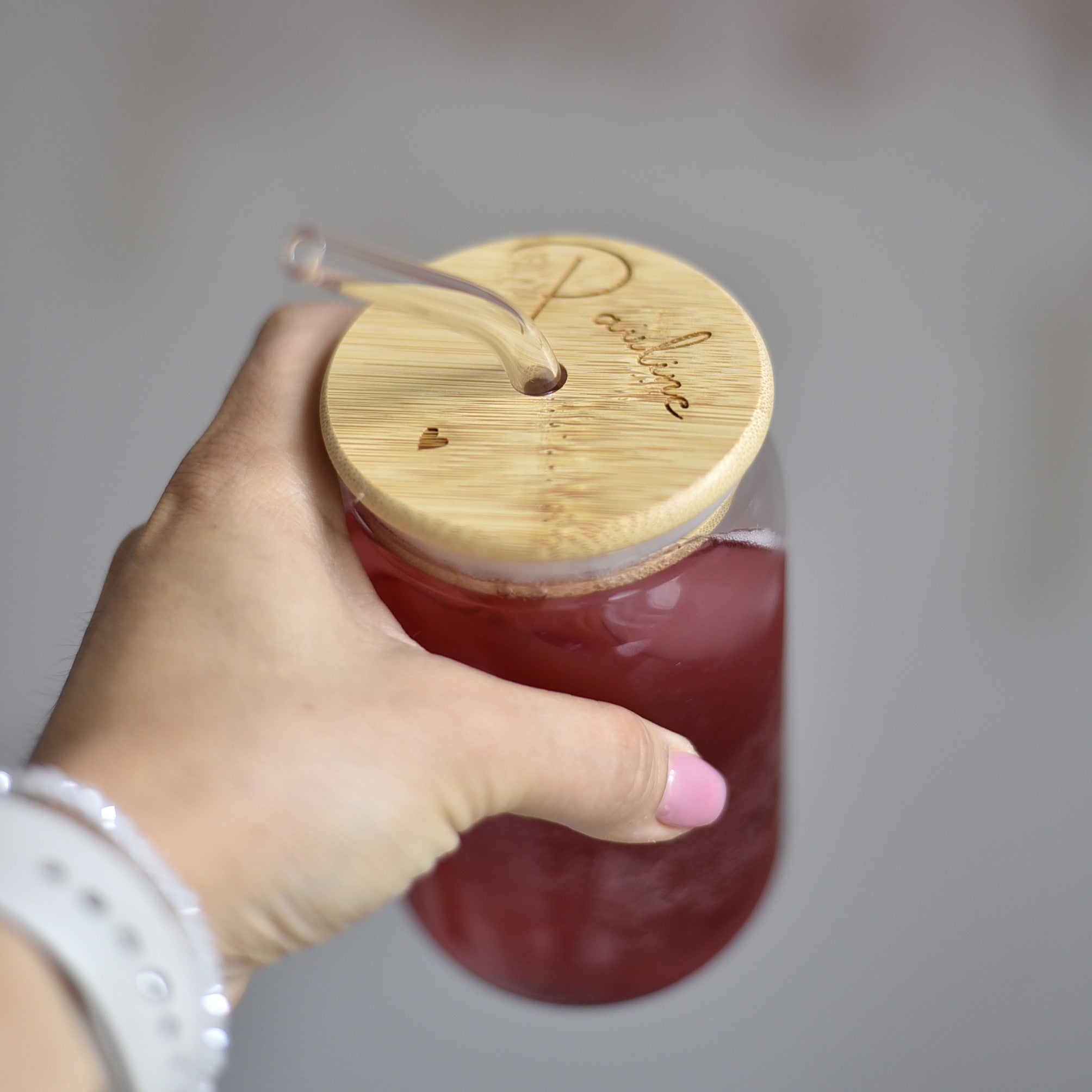 Trinkglas mit graviertem Bambusdeckel | inkl. Glas-Strohhalm | Echtglas | personalisiert