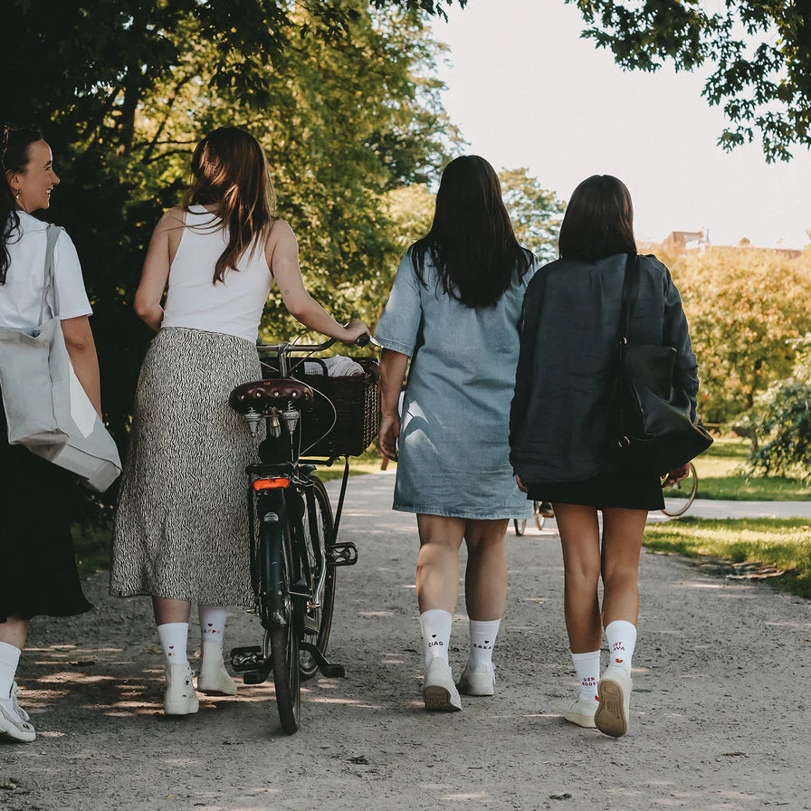 Der Boden ist Lava | Eulenschnitt | coole Socken