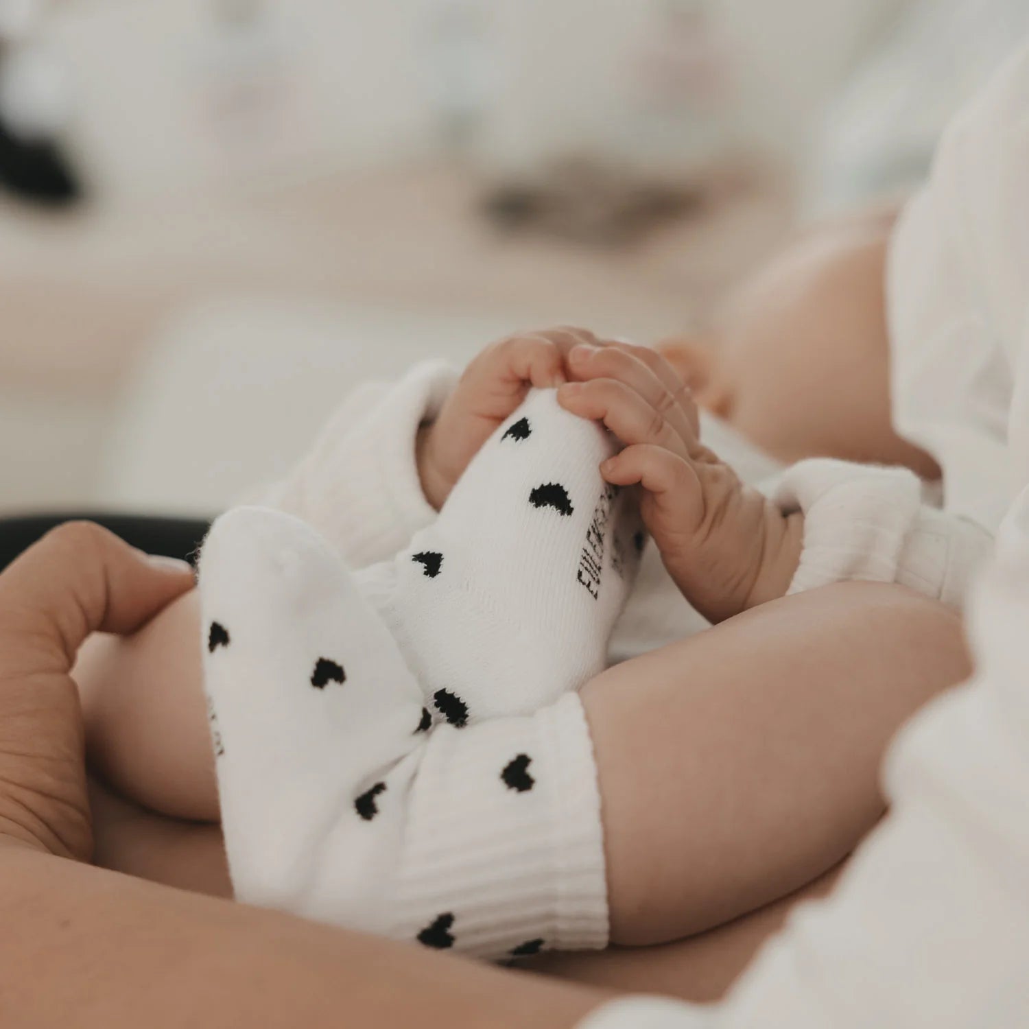 Herzchen-Socken Baby schwarz | Eulenschnitt | Schwangerschaft