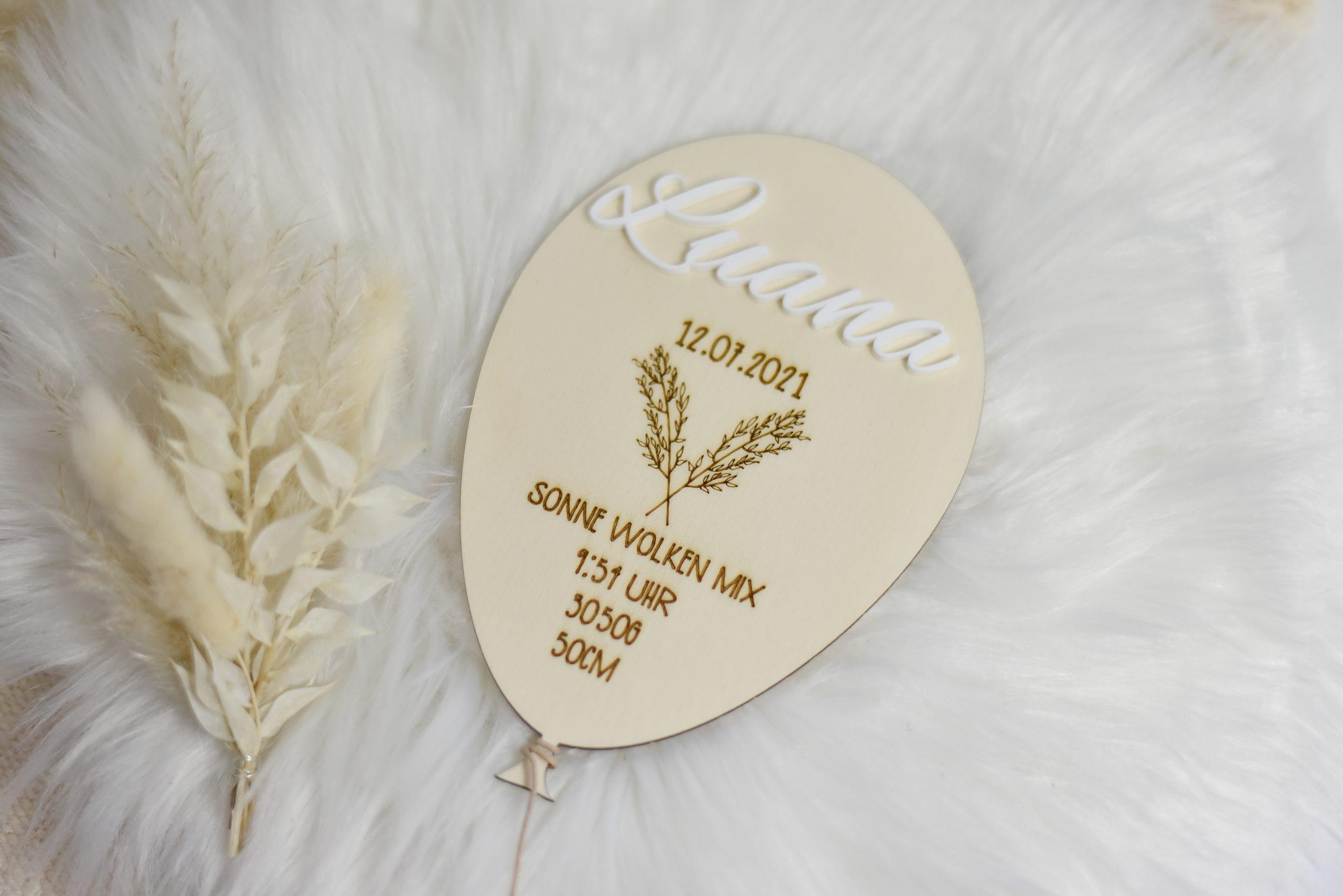 Holzluftballon mit Daten der Geburt | Geschenk zur Geburt | Babyparty im Bohostil