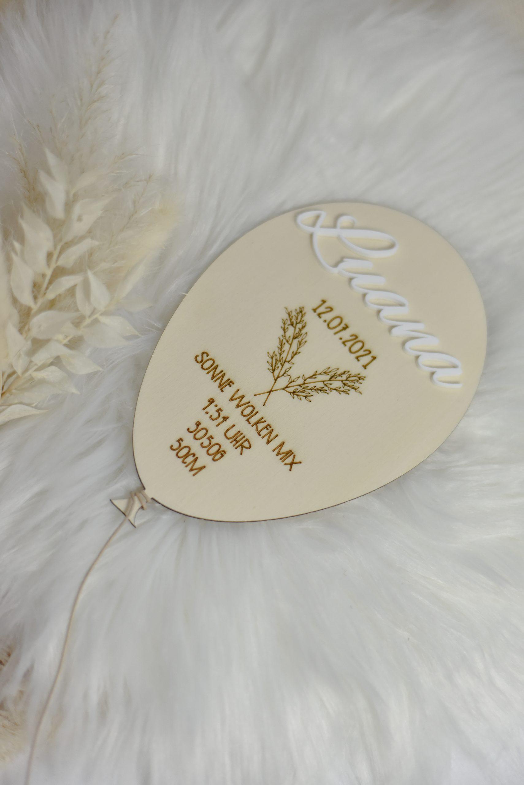 Holzluftballon mit Daten der Geburt | Geschenk zur Geburt | Babyparty im Bohostil