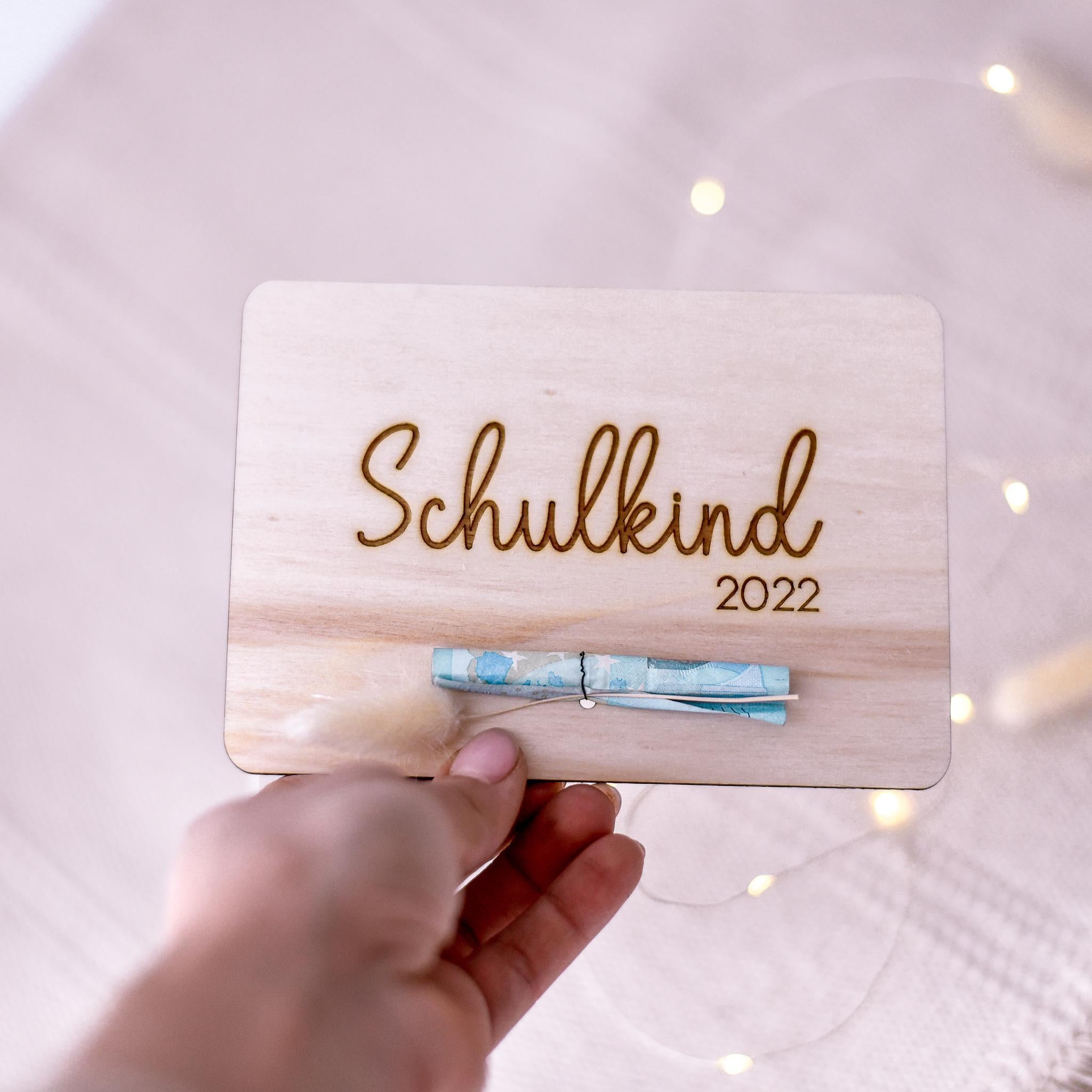 Postkarte aus Holz zur Einschulung | Schulkind 2021