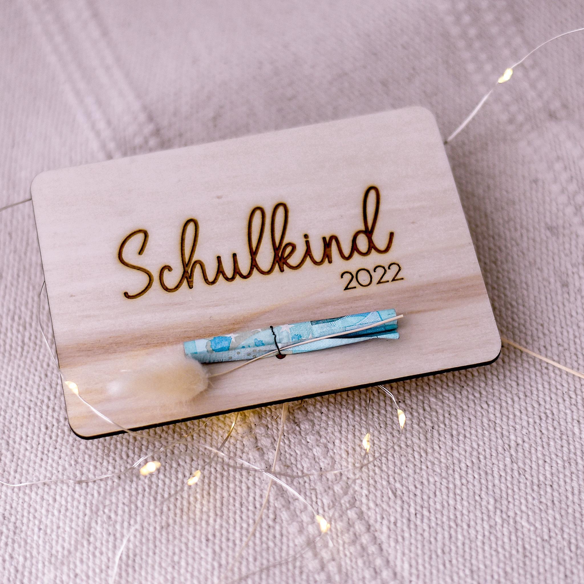 Postkarte aus Holz zur Einschulung | Schulkind 2021