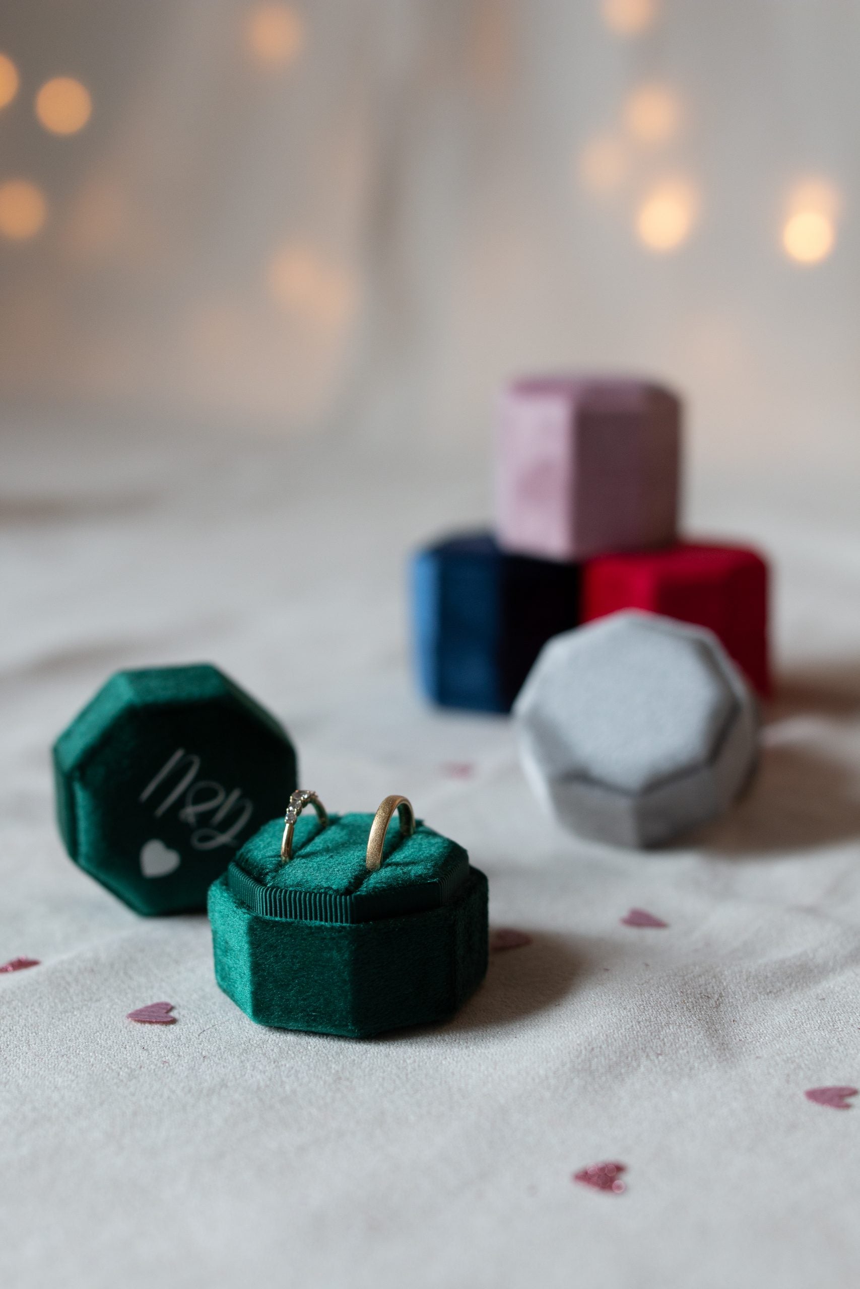 Ringschatulle mit Initial aus Samt