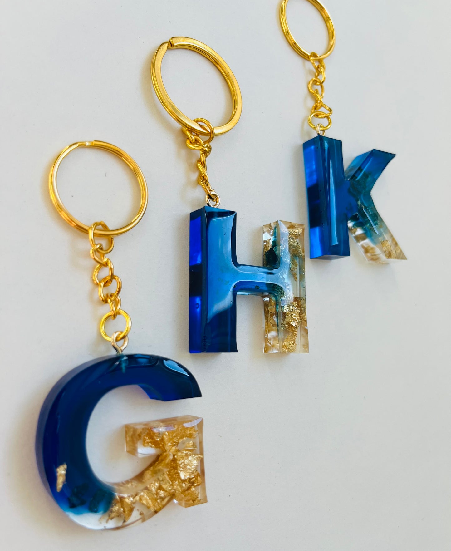Schlüsselanhänger Royalblau mit Gold | Epoxidhartz | Rosmarinparty