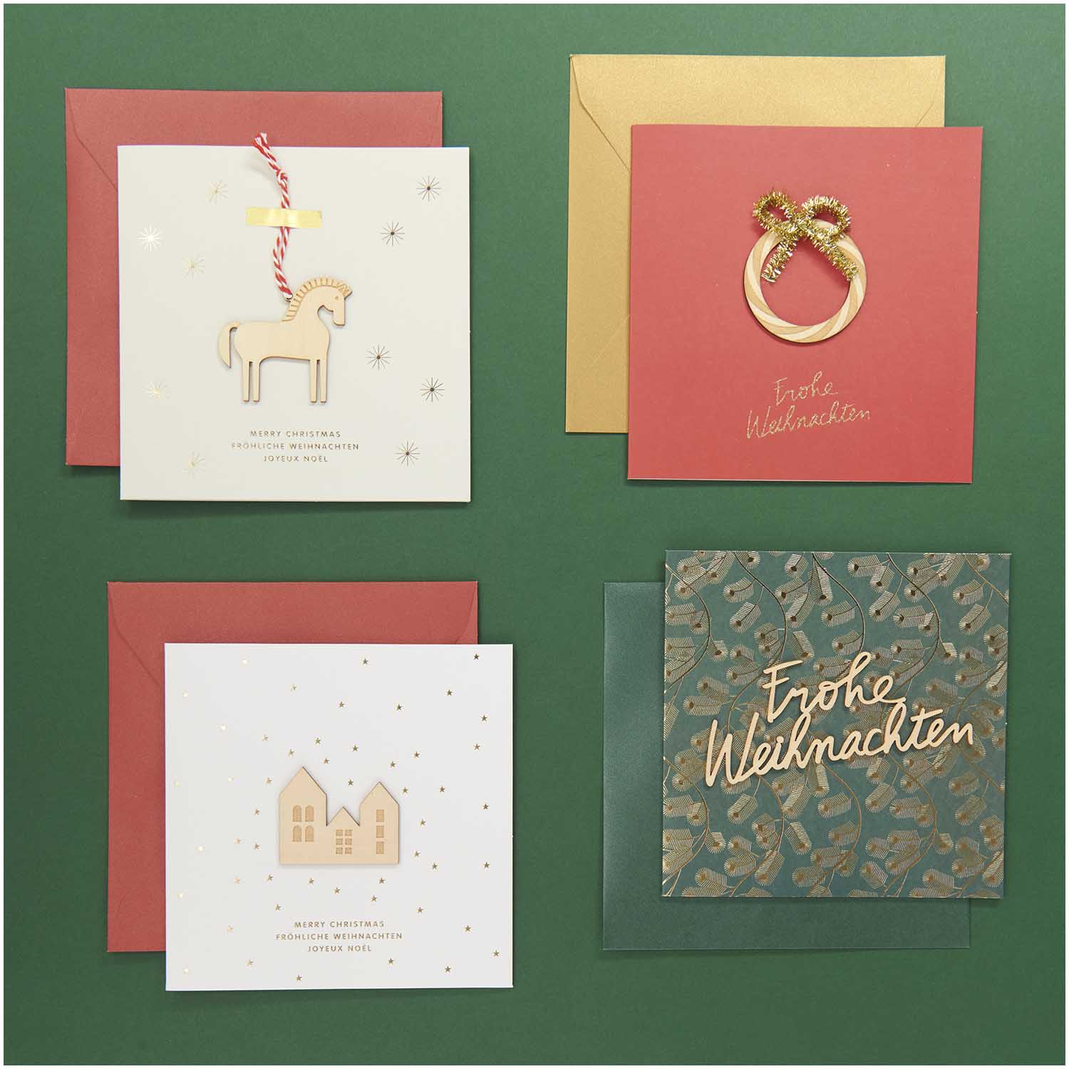 Pferd | Postkarte zu Weihnachten mit Holzpferd in quadratischem Format