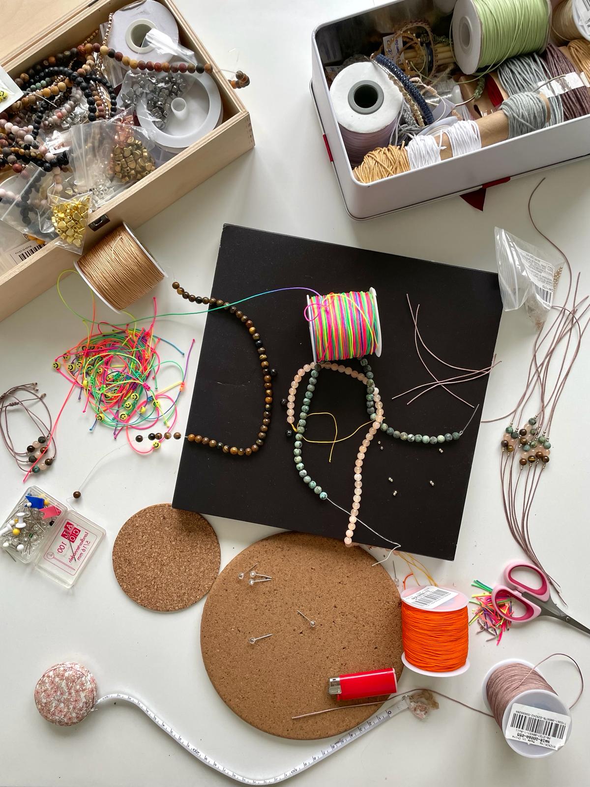 MAKRAMEE SCHMUCK-WORKSHOP | GESTALTE ZWEI ARMBÄNDER | mit Anastasia