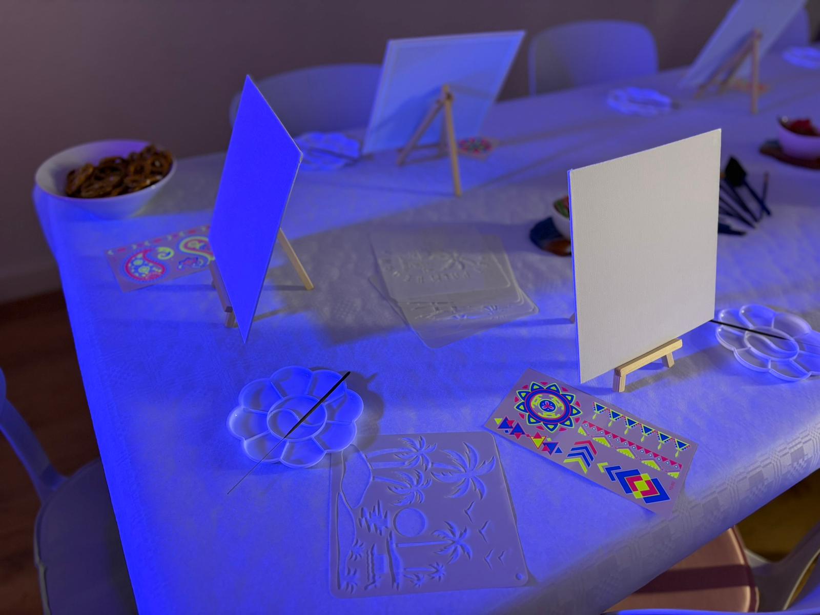Kindergeburtstag unter Schwarzlicht – Kreativ-Feier im Atelier Rosmarinparty
