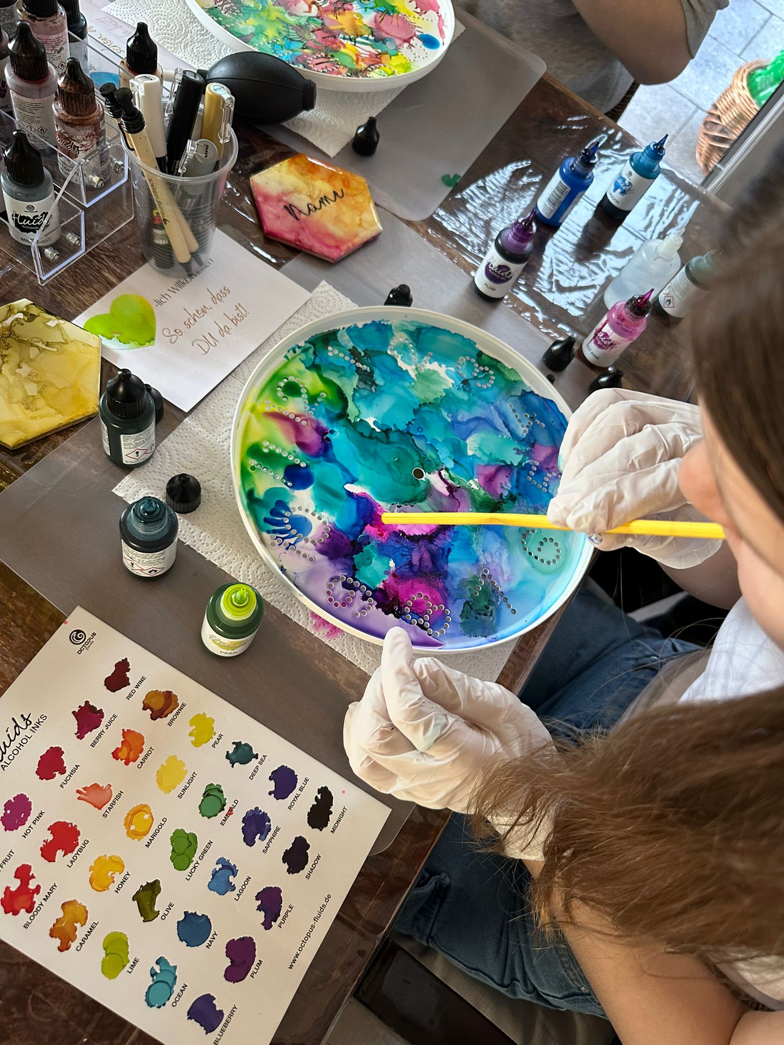 Ferienprgramm: Gestalte deine Wanduhr! | Kreativzeit mit fließenden Alkohol-Inks im Kreativmodus
