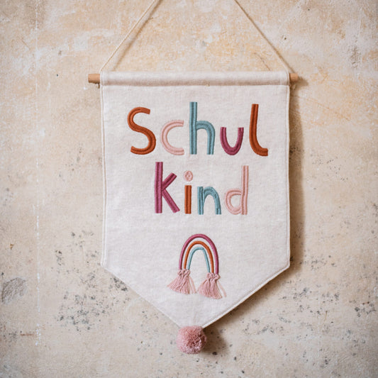 Wandbehang “Schulkind” mit Regenbogen | Wimpel | Ava&Yves