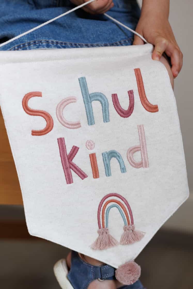 Wandbehang “Schulkind” mit Regenbogen | Wimpel | Ava&Yves