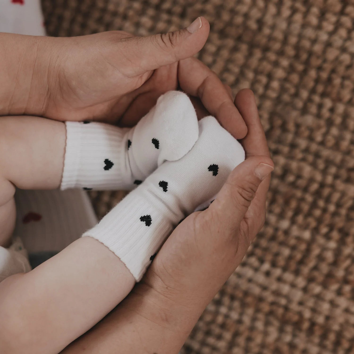 Herzchen-Socken Baby schwarz | Eulenschnitt | Schwangerschaft