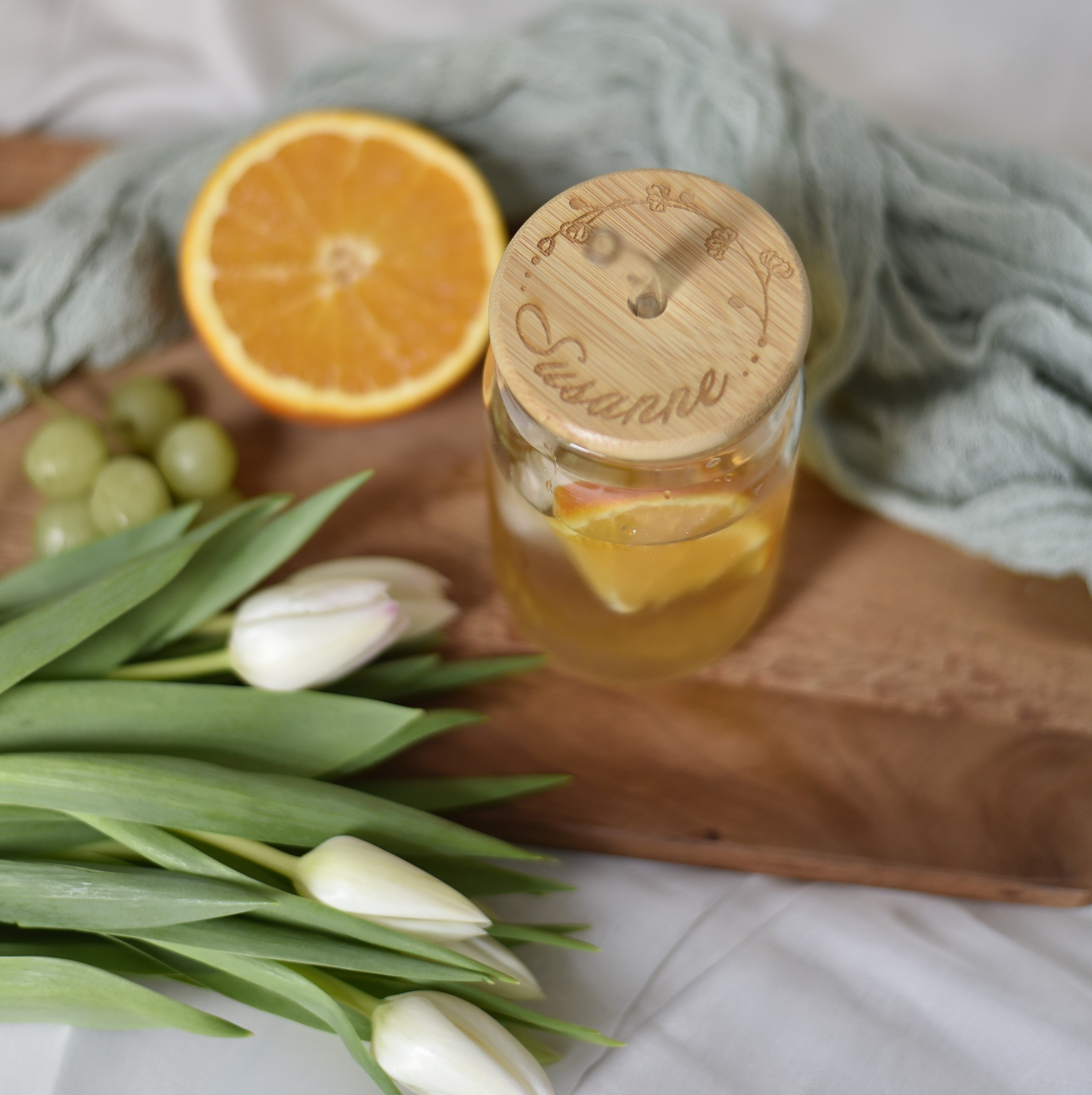 "Sommer" Trinkglas mit graviertem Bambusdeckel | inkl. Glas-Strohhalm | Echtglas | personalisiert