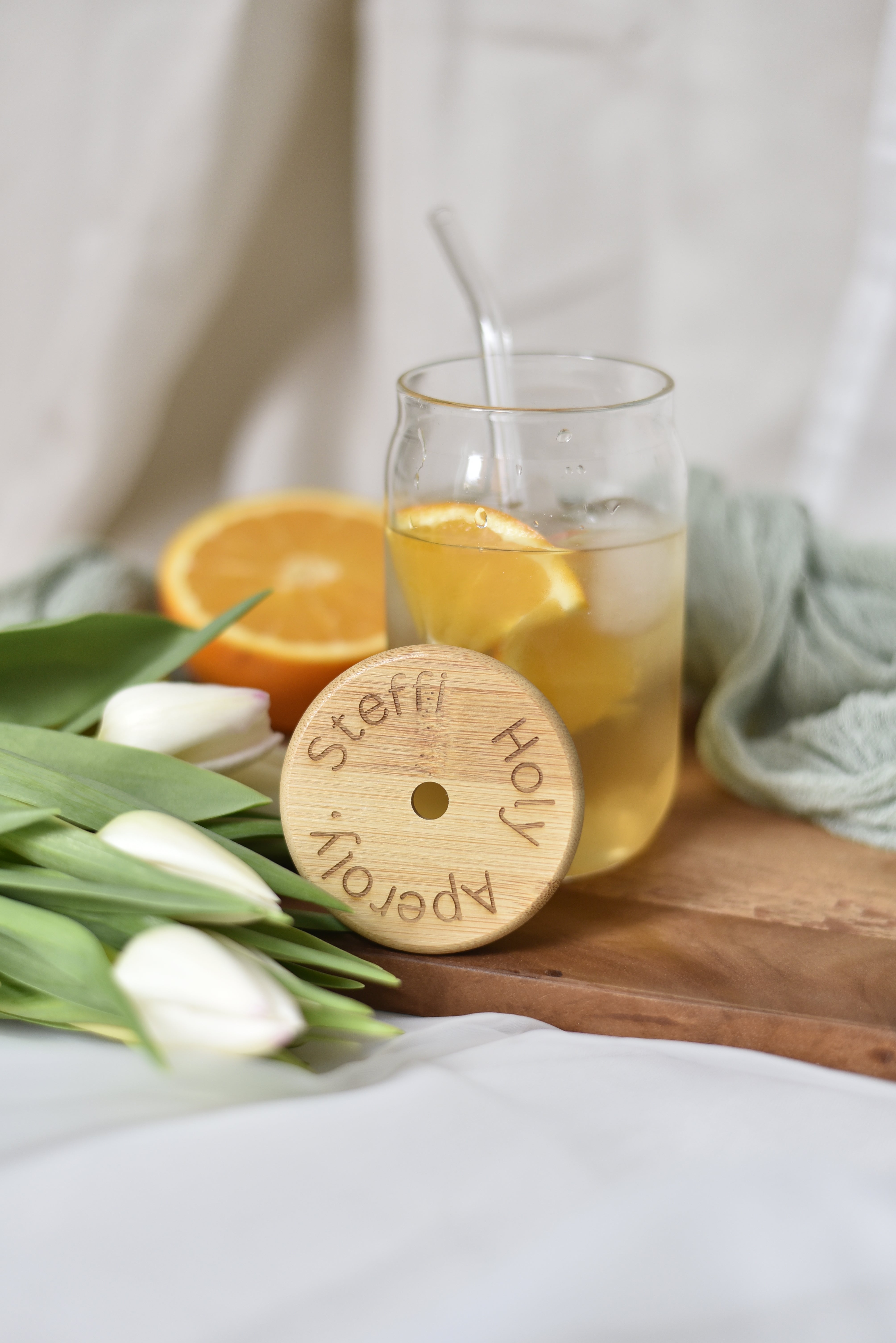 "Holy Aperoly" Trinkglas mit graviertem Bambusdeckel | inkl. Glas-Strohhalm | Echtglas | personalisiert