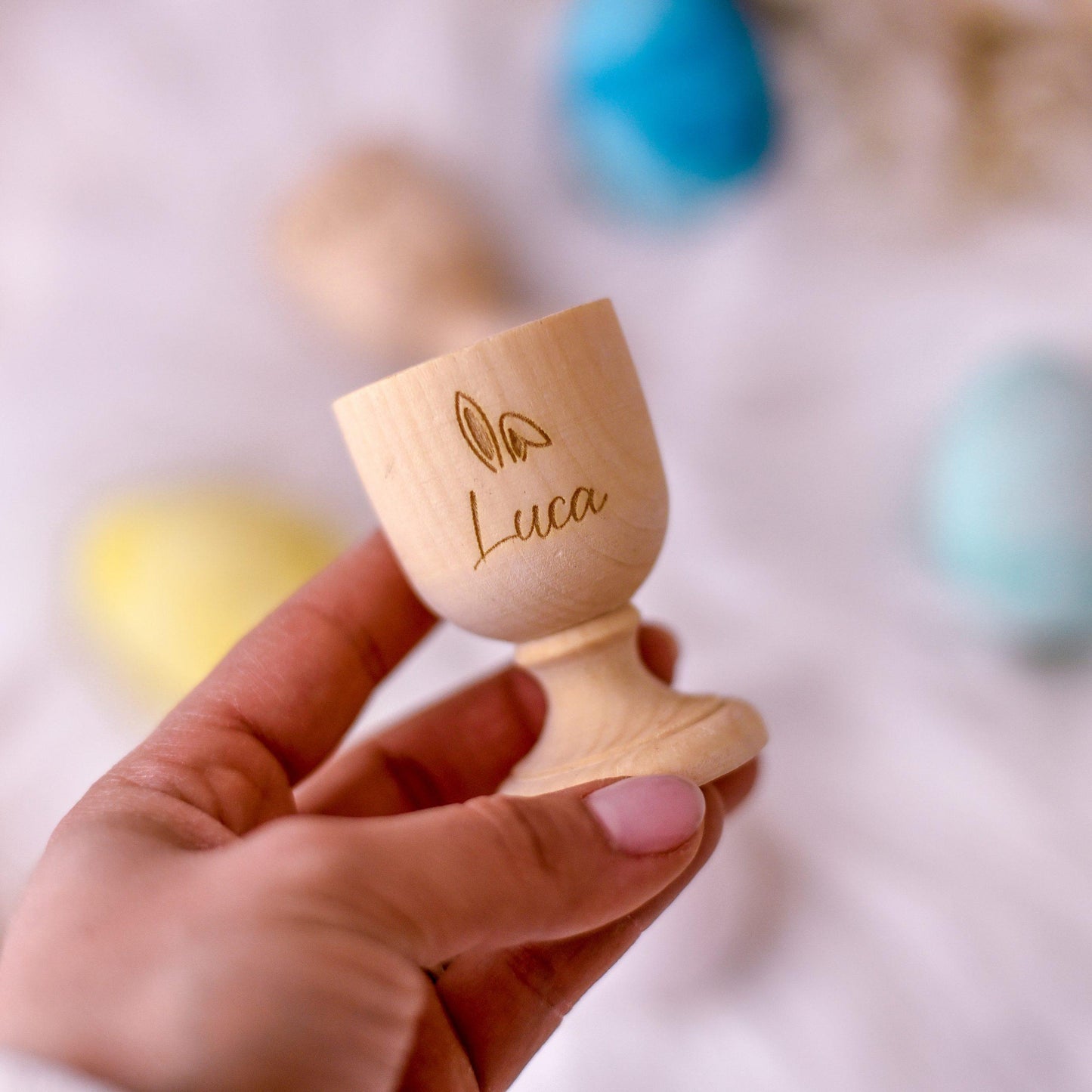 personalisierter Eierbecher mit Namen aus Ahornholz