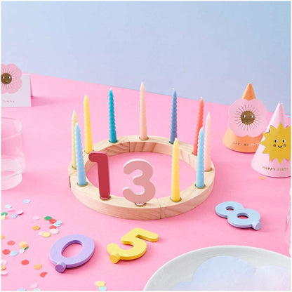 Zahlen in bunten Farben für Geburtstagskranz